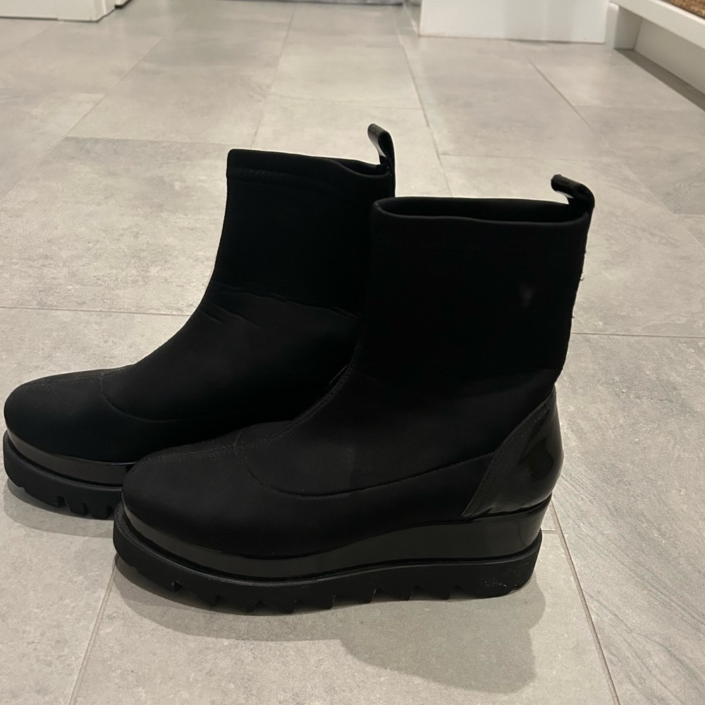Gutan Patent Leather Lug Boots Black size 39